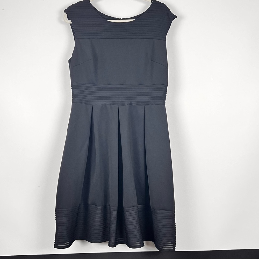 Sandra Darren Size 14 Black Midi Sleeveless Pleated Dress Career